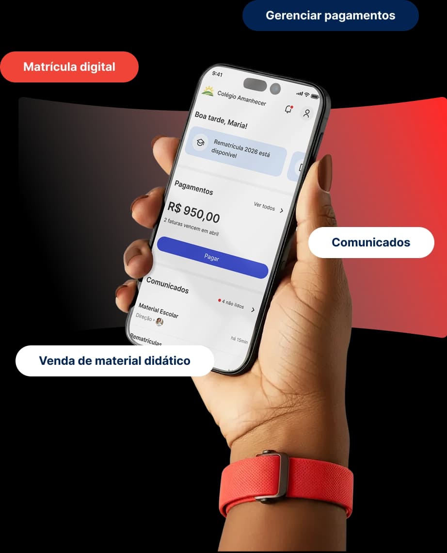 Mão segurando celular com o aplicativo Meu Arco aberto